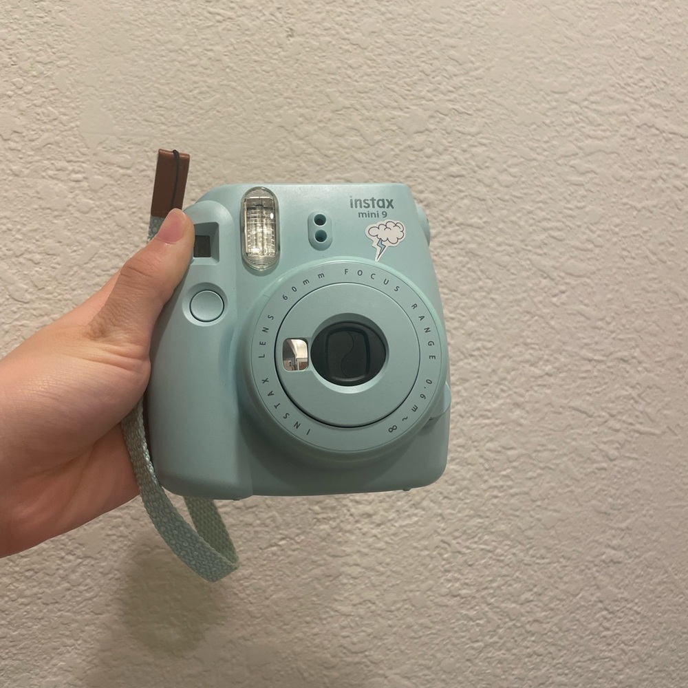 Fujifilm Instax Mini 9 Instant Camera - Light Blue - Picture 2 of 5